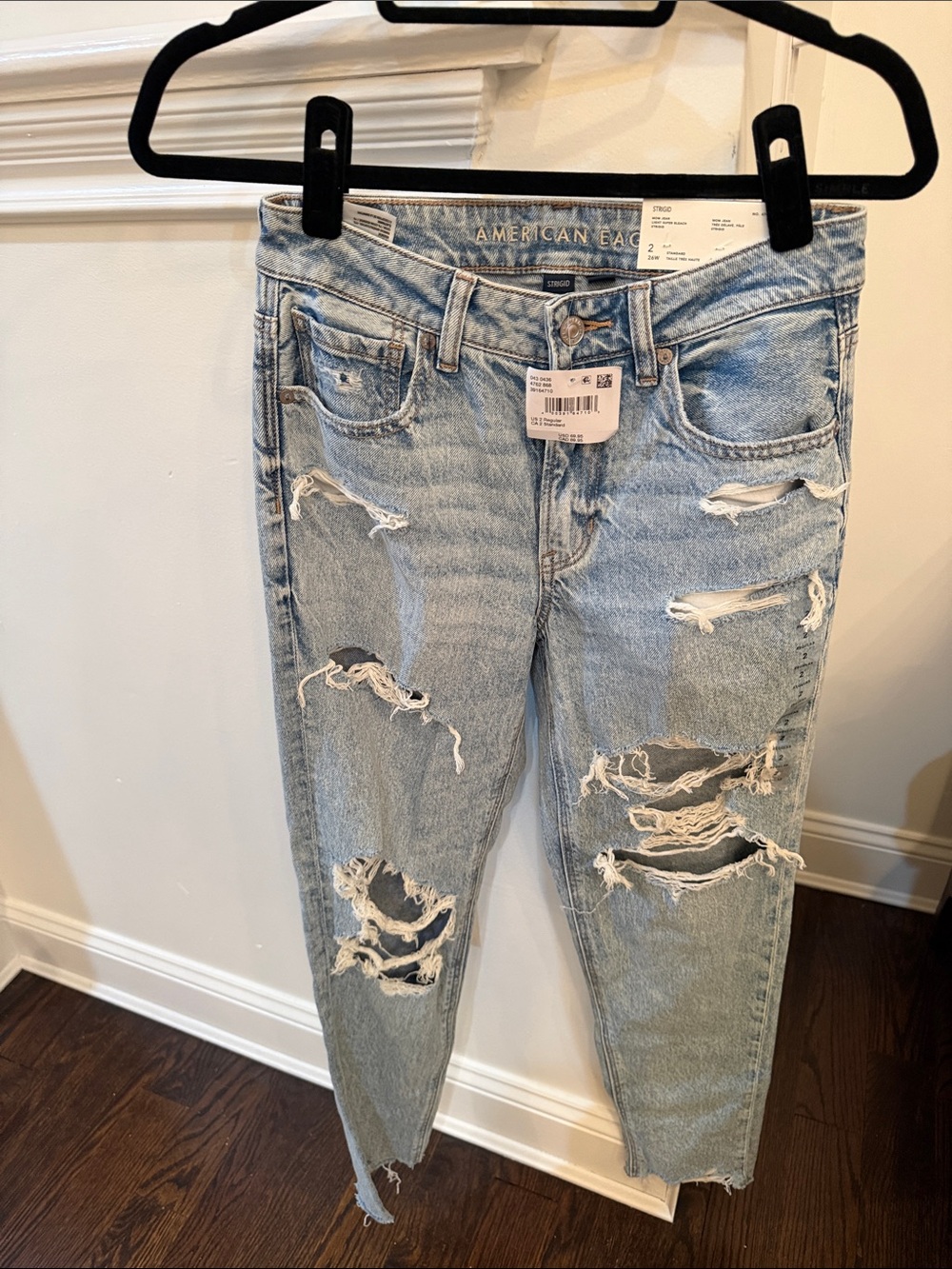 American Eagle Outfitters Light Wash Distressed Mom Jeans